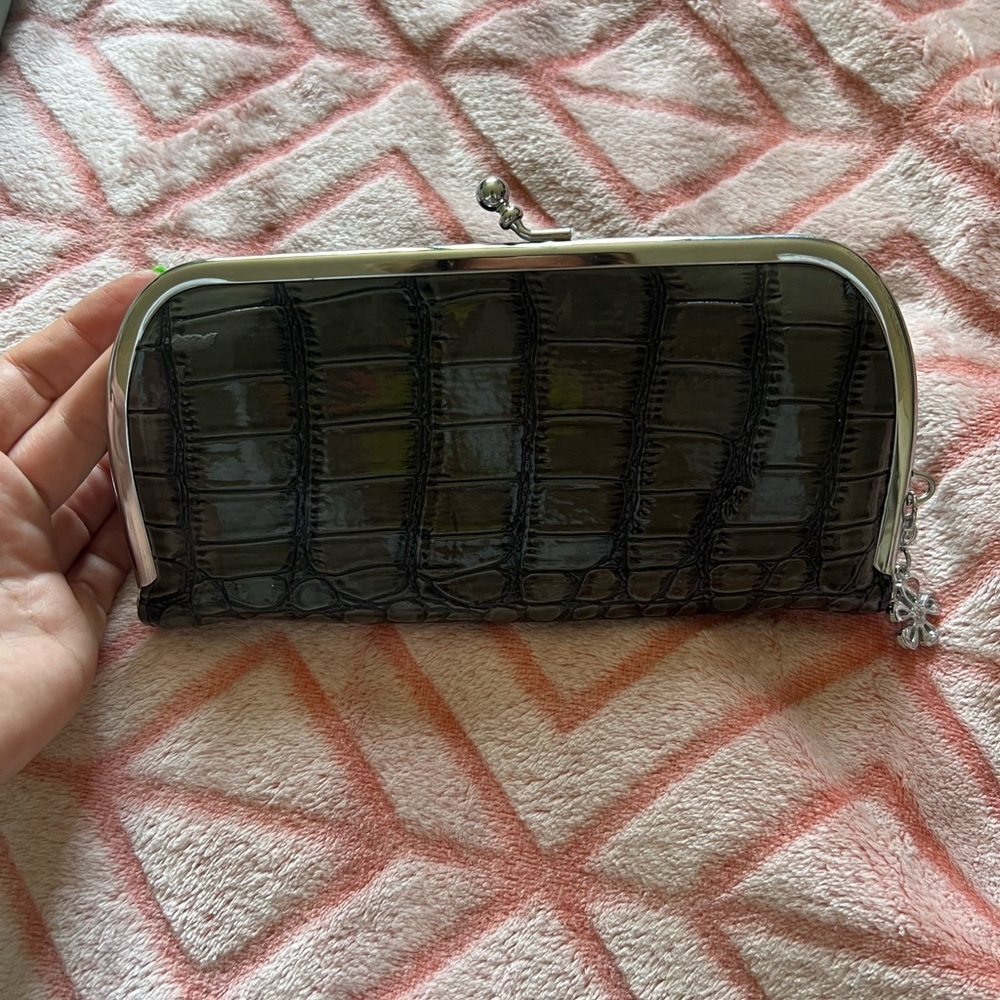 Black Crocodile-Embossed Women's Clutch - Picture 7 of 7